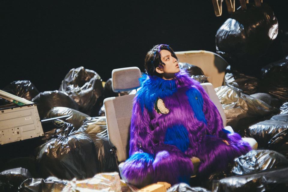 <strong>林宥嘉發行單曲〈垃圾寶貝〉，MV在垃圾堆中取景。（圖／華研國際 提供）</strong>