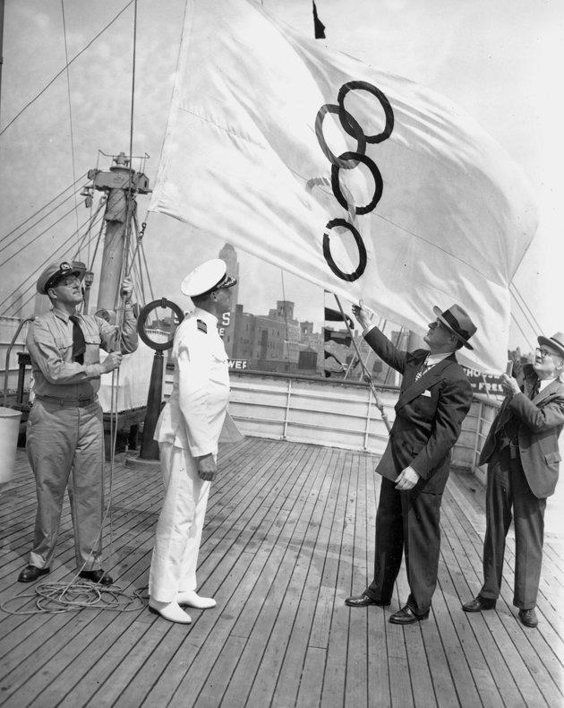 Ce sont 260 athlètes et 44 entraîneurs des États-Unis qui ont quitté New York par bateau le 14 juillet 1948 en direction de Londres. (AP Photo)