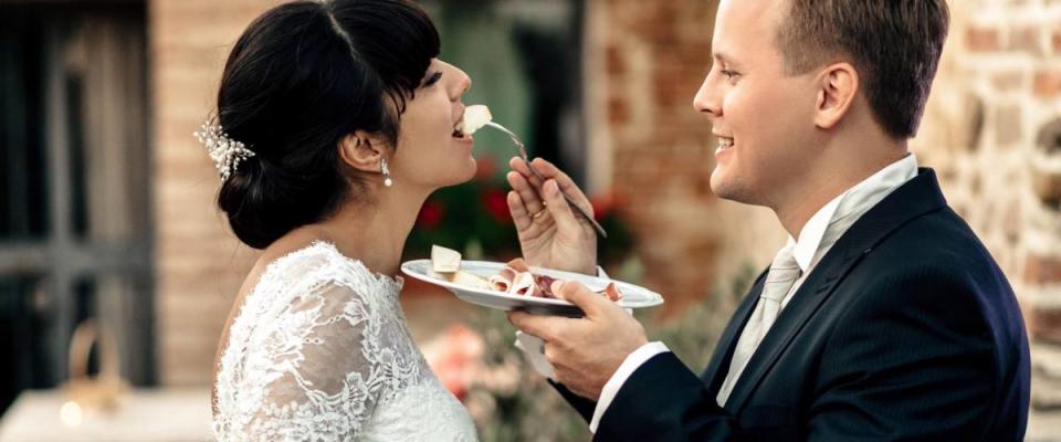 bride and groom eating wedding cake