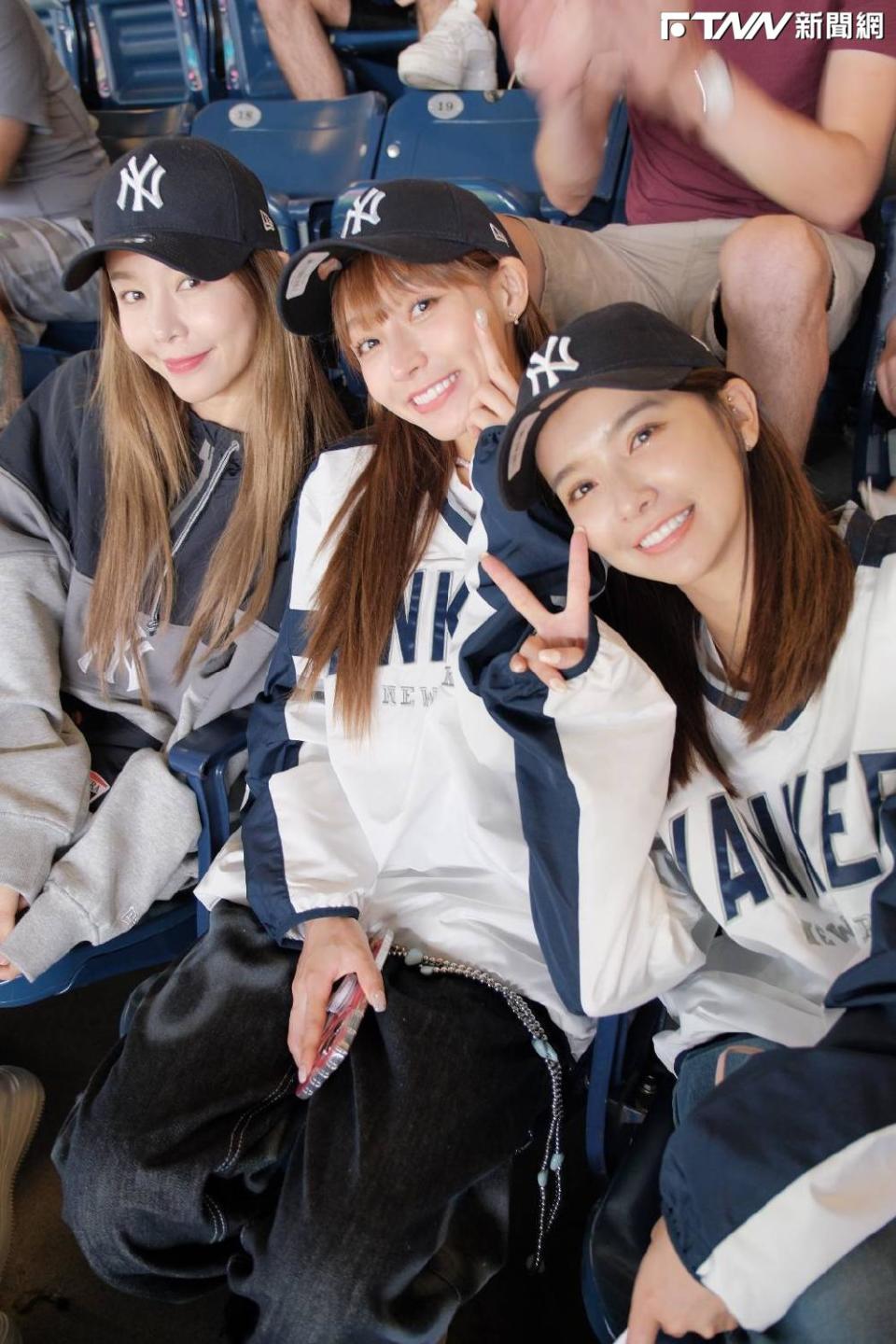 Yuri（圖左起）、林襄、雅涵初訪洋基球場。（圖／樂天桃猿提供）