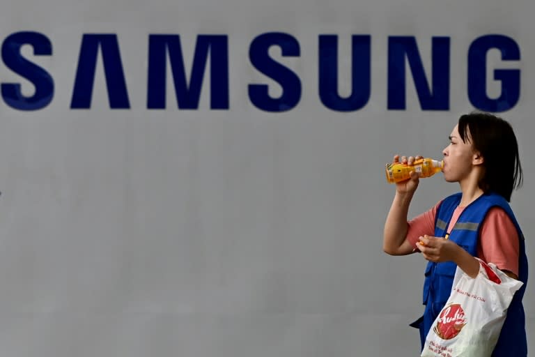 Samsung Electronics has said it expects second-quarter profits to surge thanks to a bounceback in chip prices (Nhac NGUYEN)