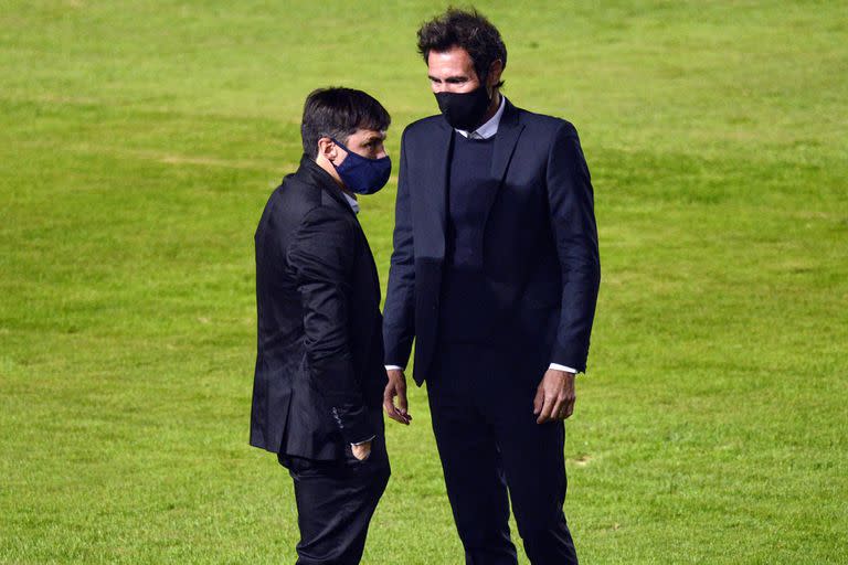 Cacique Medina y Eduardo Domínguez, en un reciente Talleres vs. Colón.