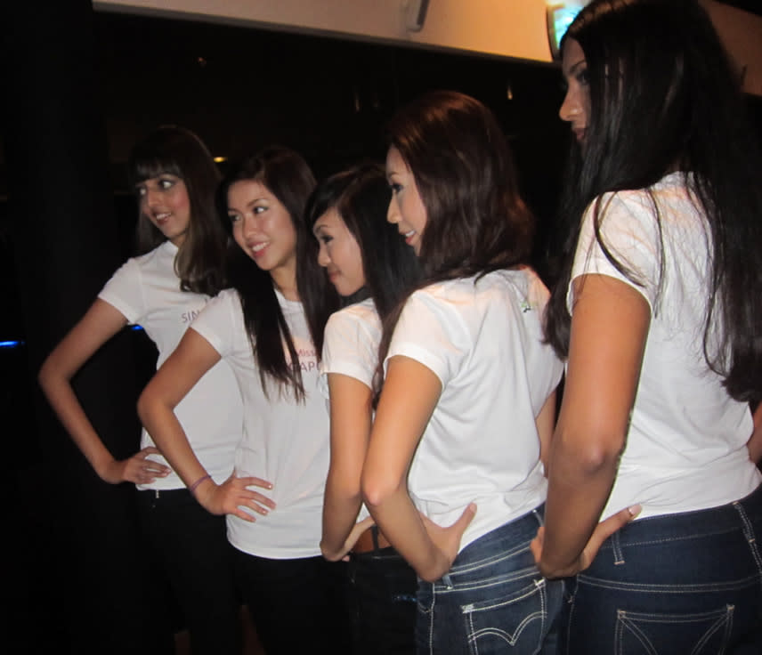 Finalists of Miss Singapore World pose. (Yahoo! photo)