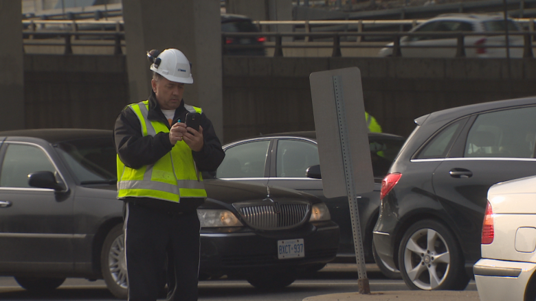 Report of falling concrete from Gardiner stalls traffic before rush hour