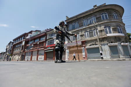 An Indian policeman stands guard during a curfew in Srinagar July 21, 2016. REUTERS/Danish Ismail