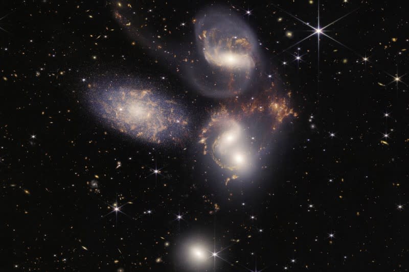 由韋伯太空望遠鏡拍攝的史蒂芬五重星系。（圖／取自NASA官網）