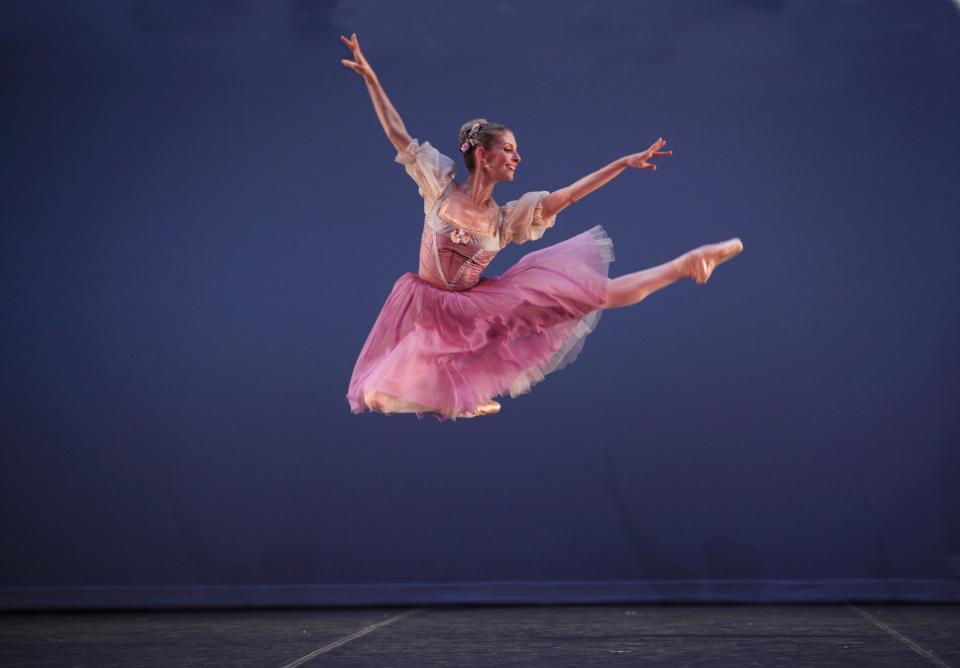 Kate Honea in a 2012 performance of George Balanchine’s “Donizetti Variations” for The Sarasota Ballet. The piece is part of the company’s Digital Program 5.