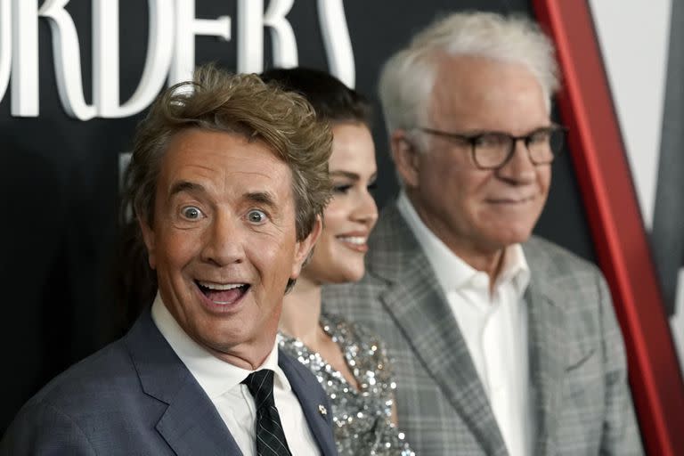 Martin Short junto a Selena Gomez y Steve Martin en la premiere de Only Murders in the Building