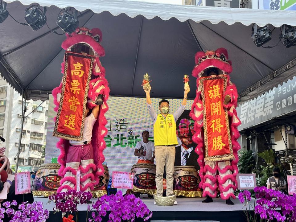 圖片說明：台北巿中正萬華區議員候選人邵維倫舉辦競選總部成立大會。（記者楊國域攝）