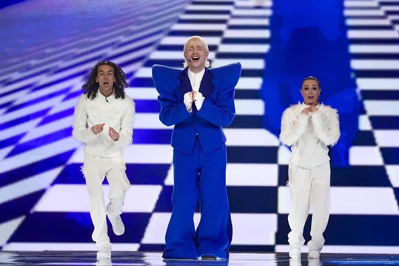 Joost Klein des Pays-Bas interprète la chanson Europapa lors de la deuxième demi-finale du Concours Eurovision de la chanson à Malmö, Suède, jeudi 9 mai.