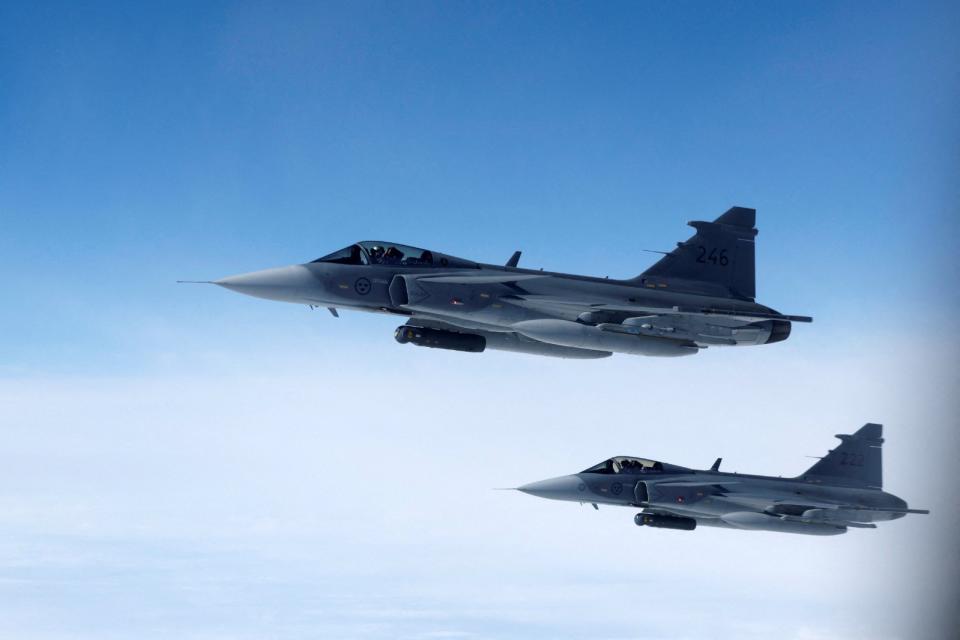 2023 年7 月4 日，瑞典空軍的「獅鷲獸」（JAS 39 Gripen）戰鬥機向媒體展示空中攔截。路透社