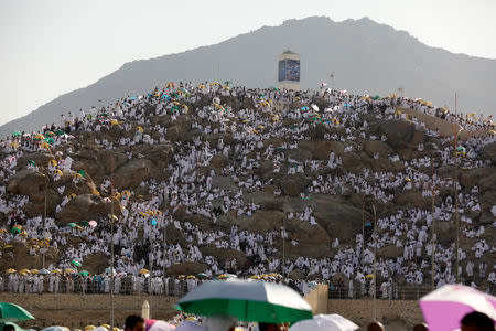 Muslim pilgrims gather on Mount Mercy on the plains of Arafat during the annual haj pilgrimage, outside the holy city of Mecca, Saudi Arabia August 20, 2018.REUTERS/Zohra Bensemra