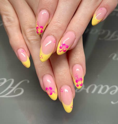 <p>Instagram/nails_and_beauty_by_daisy</p>
