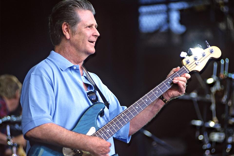 Brian Wilson performs at Shoreline Amphitheatre on June 17, 2001 in Mountain View, California. (Photo by Tim Mosenfelder/Getty Images)