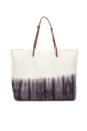 Mit der stecken Sie alle Fashionistas in die Tasche: Dip Dye-Bag in Schwarz-Weiß-Optik. (erhältlich bei zara.com, 19,99 Euro)