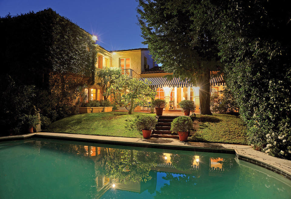 Mitzi Gaynor's Home (Paul Barnaby/<a href="http://www.sothebysrealty.com/eng/sales/detail/180-l-2307-20943514/610-n-arden-drive-beverly-hills-ca-90210">Wish Sotheby's International Realty</a>)