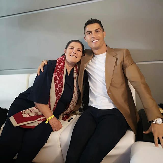 Dolores, la mamá de Cristiano Ronaldo, es muy consetida por el jugador. <a href="https://www.instagram.com/doloresaveiroofficial/?hl=en" rel="nofollow noopener" target="_blank" data-ylk="slk:Foto: Dolores Aveiro/Instagram;elm:context_link;itc:0;sec:content-canvas" class="link ">Foto: Dolores Aveiro/Instagram</a>