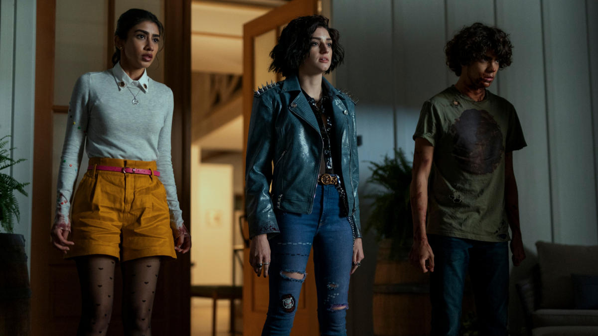 Netflix series 'Love' returns with dramatic yet anti-climactic season 2 ·  The Badger Herald