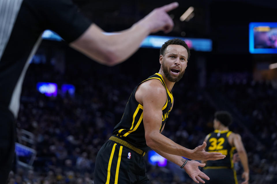 Golden State Warriors guard Stephen Curry reacts to a call during the first half of the team's NBA basketball game against the Washington Wizards, Friday, Dec. 22, 2023, in San Francisco. (AP Photo/Godofredo A. Vásquez)