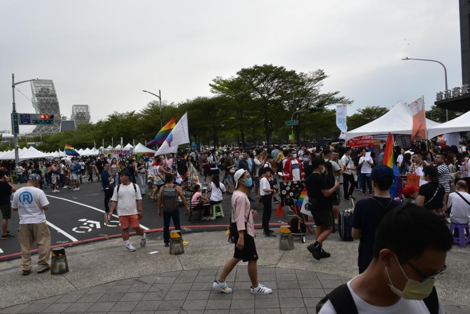 高雄同志活動主場地公園二路人潮聚集最多。   圖：孫家銘/攝