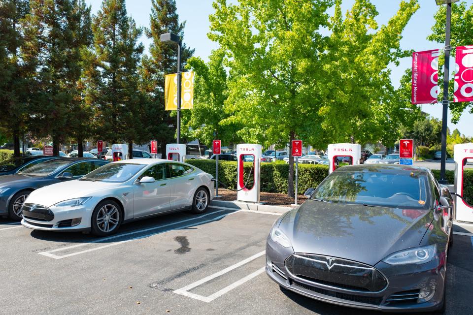 Several Tesla automobiles plugged in and charging at a Supercharger rapid battery charging station for the electric vehicle company Tesla Motors, in the Silicon Valley town of Mountain View, California. (Photo: Smith Collection/Gado via Getty Images)