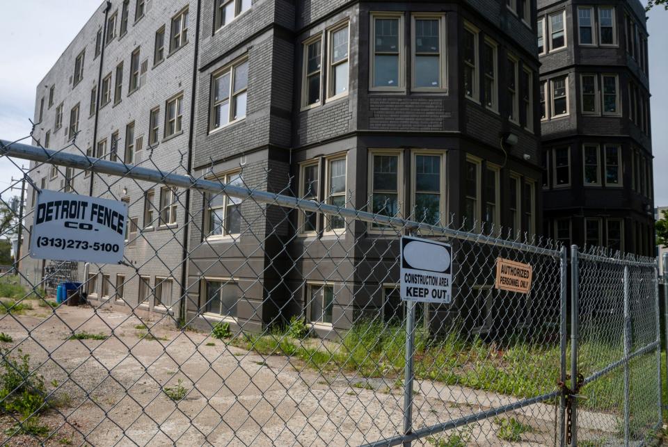 Chain link fencing surrounds an empty apartment building at 30 E. Philadelphia St. in Detroit on May 25, 2023.