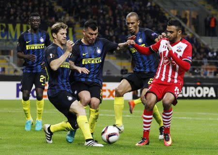 Football Soccer - Inter Milan v Southampton - UEFA Europa League Group Stage - Group K - San Siro Stadium, Milan, Italy - 20/10/16 Inter Milan's Cristian Ansaldi, Gary Medel and Miranda in action with Southampton's Sofiane Boufal Reuters / Alessandro Garofalo Livepic