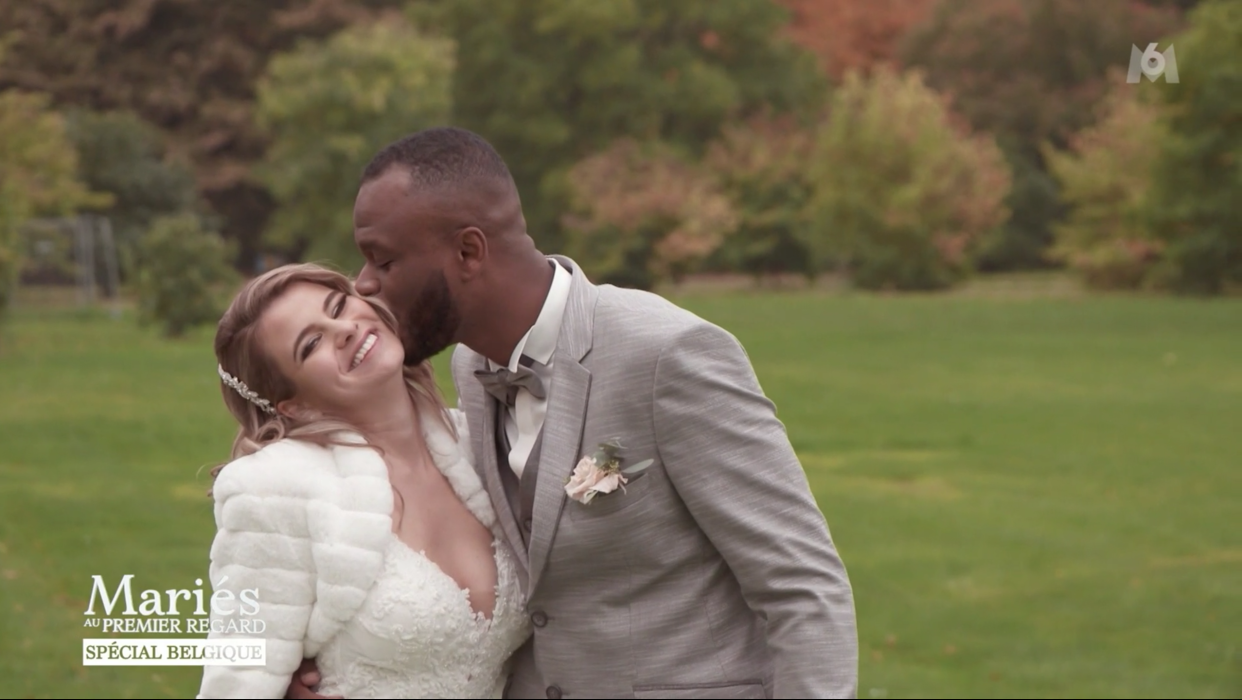 Face au bourgmestre, le couple de 