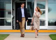 <p><strong>Wann: 10. </strong><strong>Oktober 2017</strong><br> Sophie Grégoire-Trudeau wurde in einem Babaton für Aritzia Kramer-Kleid in taupe gesichtet, als sie am Dienstag mit Ehemann Justin Trudeau in Washington D.C. landete.<em> (Bild: Canadian Press)</em> </p>