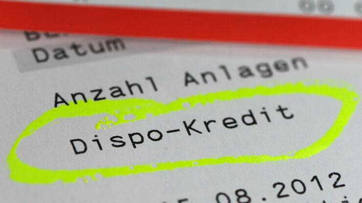 Laut Creditreform führen Kurzarbeit und wachsende Arbeitslosenzahlen dazu, dass viele Verbraucher in Deutschland weniger Geld zur Verfügung haben. Foto: dpa