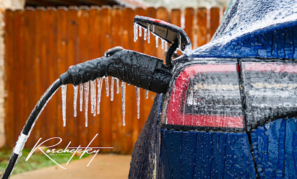 EV with ice on it/Getty Images/RoschetzkylstockPhoto/1534306562-170667a