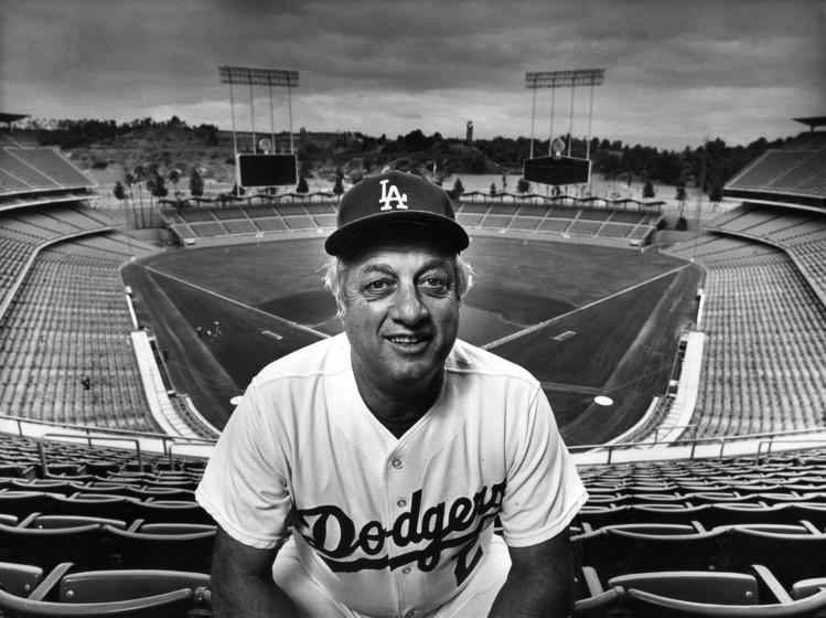 Tommy Lasorda at Dodger Stadium in 1982. <span class="copyright">(George Rose / Los Angeles Times)</span>