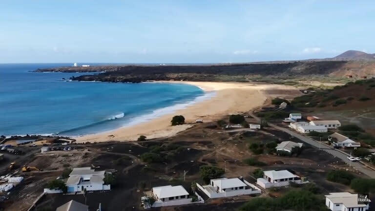 La costa de la Isla de Ascensión, en el Océano Atlántico