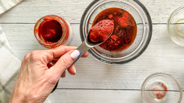 adding sauce to jar