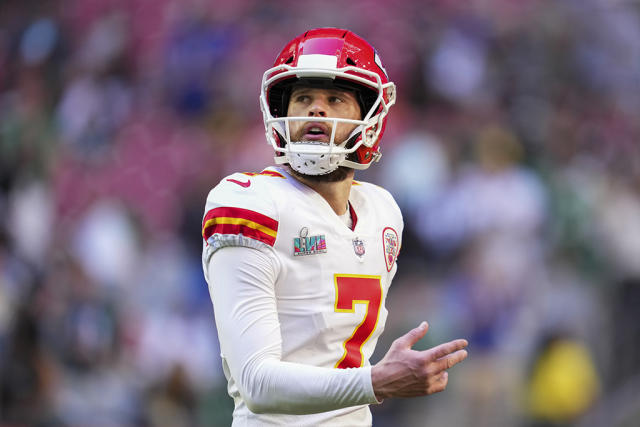 Kansas City Chiefs Kicker Harrison Butker Wears Nike and Adidas Cleats at  the Same Time During Super Bowl 57