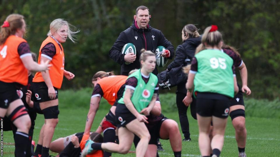 Ioan Cunningham taking a training session