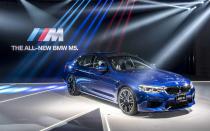 讓人期待已久的BMW M5終於正式在台灣上市，這部終極的高性能跑房車向來是BMW最具指標意義的高性能跑房車，不論是在實質的性能表現方面或是在車上運用的技術方面，M5都是最