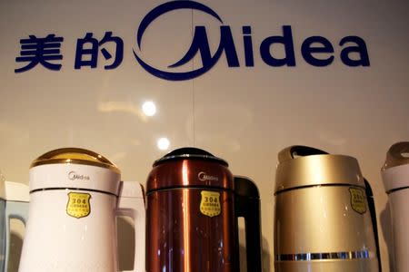 Products of Midea are seen at a shop in Beijing, China, May 18, 2016. REUTERS/Kim Kyung-Hoon