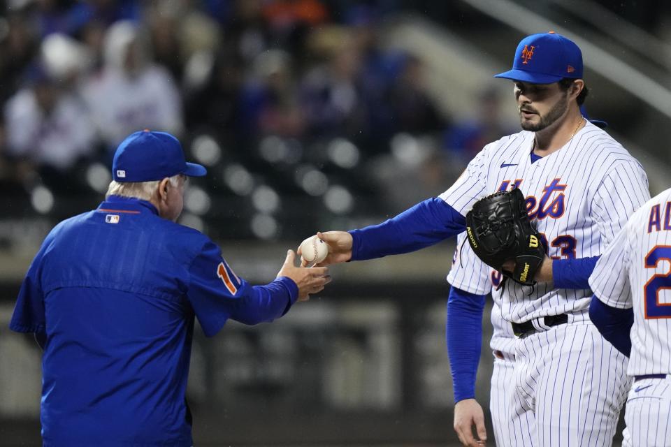 New York Mets relief pitcher Grant Hartwig, right, hands the ball to manager Buck Showalter as he leaves during the ninth inning of a baseball game against the Miami Marlins, Thursday, Sept. 28, 2023, in New York. (AP Photo/Frank Franklin II)