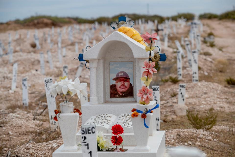 A tombstone was placed on the grave of an unidentified grave at the San Rafael Municipal cemetery in Juárez. There are a few crosses scarred with names of loved ones that have been successfully identified but for unknown reasons were not exhumed from the common grave.