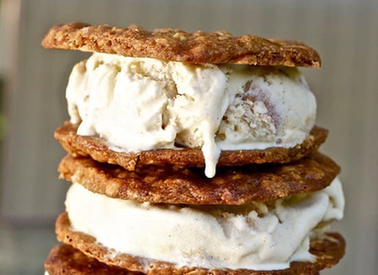 <strong>Get the <a href="http://smells-like-home.com/2011/07/roasted-peach-ice-cream-sandwiches/" target="_hplink">Roasted Peach Ice Cream Sandwiches recipe</a> by Smells Like Home</strong>