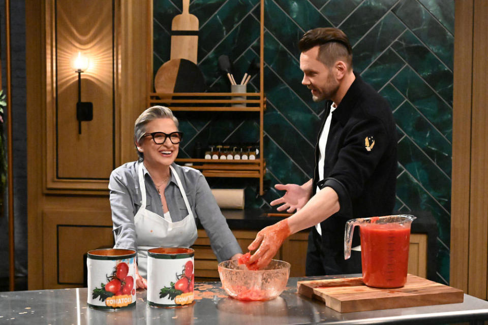 Caroline Manzo and Joel McHale on Celebrity Beef (Charley Gallay / E! Entertainment)