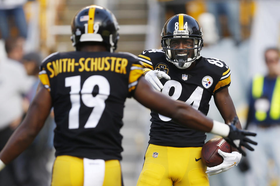 Pittsburgh Steelers wide receiver Antonio Brown (84) celebrates with JuJu Smith-Schuster (19) after scoring a touchdown last season. (AP)