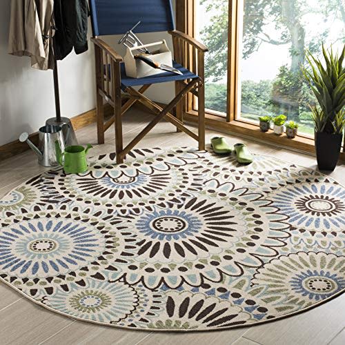 Safavieh Veranda Collection Round Rug (Amazon / Amazon)