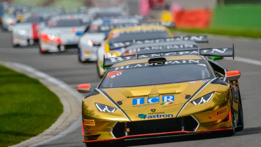 火牛陣無誤！「50輛」Lamborghini Huracan LP620-2 Super Trofeo同場較勁破紀錄