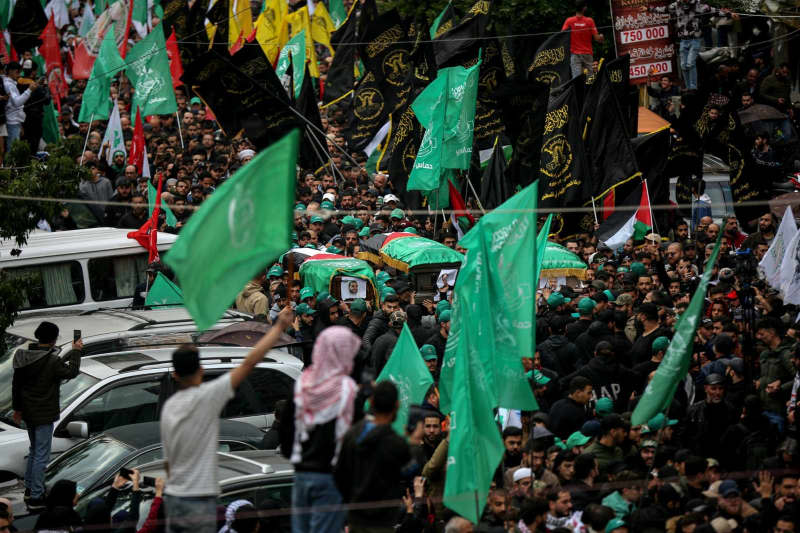 Mourners carry the coffins of Hamas officials Saleh al Arouri, Azzam al-Akraa and Mohamad al-Rays during their funeral procession. Arouri, Akraa and Rays as well as four other Hamas officials were allegedly killed by Israel on Tuesday evening in the southern suburbs of the Lebanese capital Beirut. Marwan Naamani/dpa