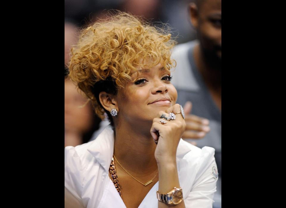 Singers Rihanna attends Cleveland Caveliers and  Los Angeles Clippers NBA basketball game at Staples Center on January 16, 2010 in Los Angeles, California.
