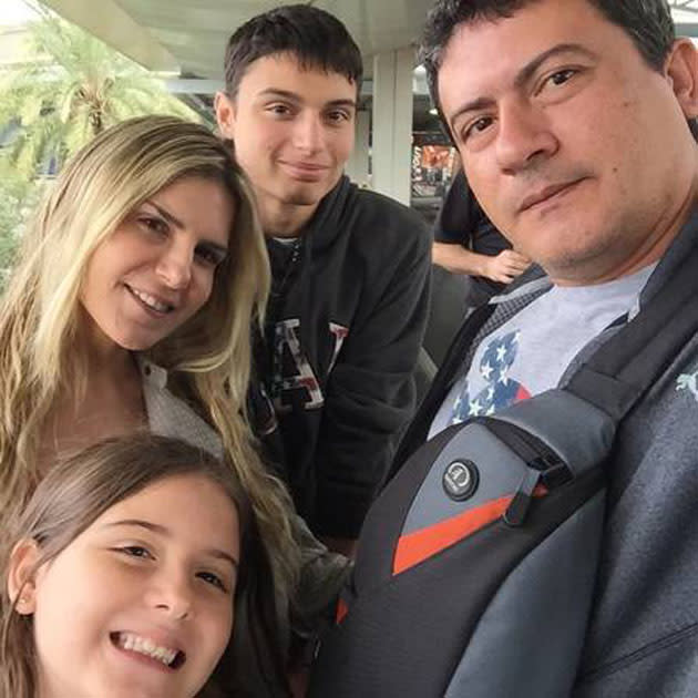 Tom Veiga e Alessandra têm dois filhos, Adrian, de 17 anos, e Alissa, de 10. O intérprete do Louro José vive fazendo declarações de amor à família nas redes sociais. (Foto: Reprodução/ Instagram)