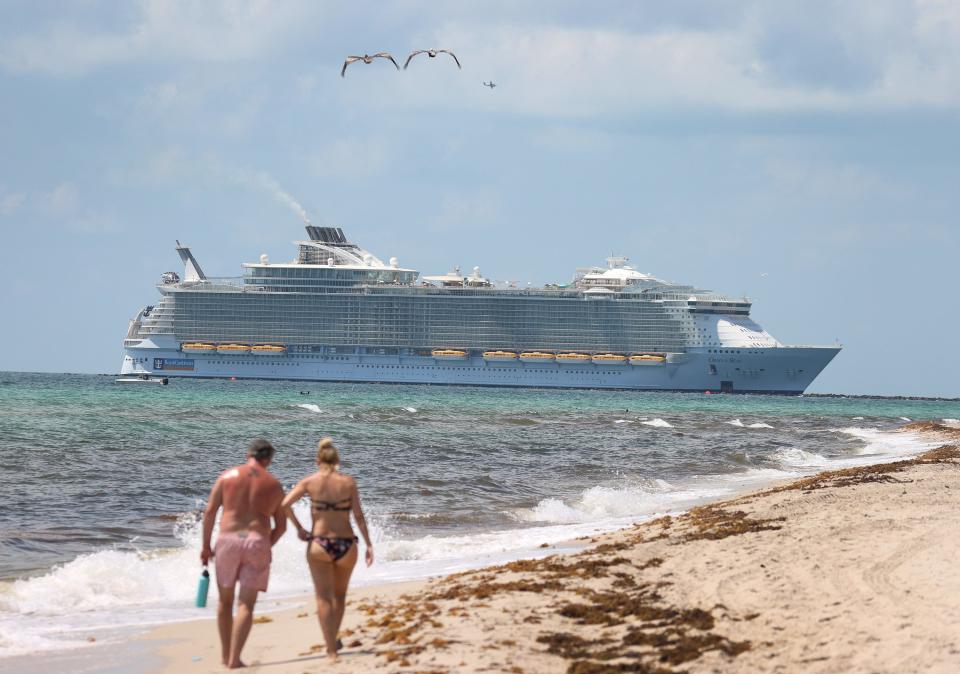 Cruise ship docks in Florida