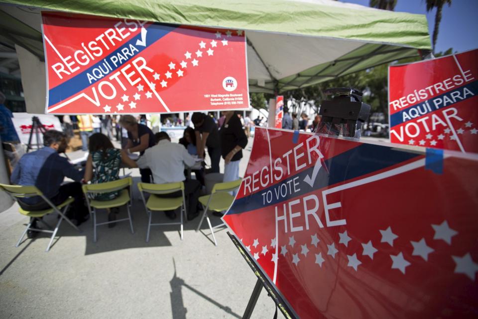 Signing up on National Voter Registration Day in Los Angeles. (Photo: Mario Anzuoni/Reuters)